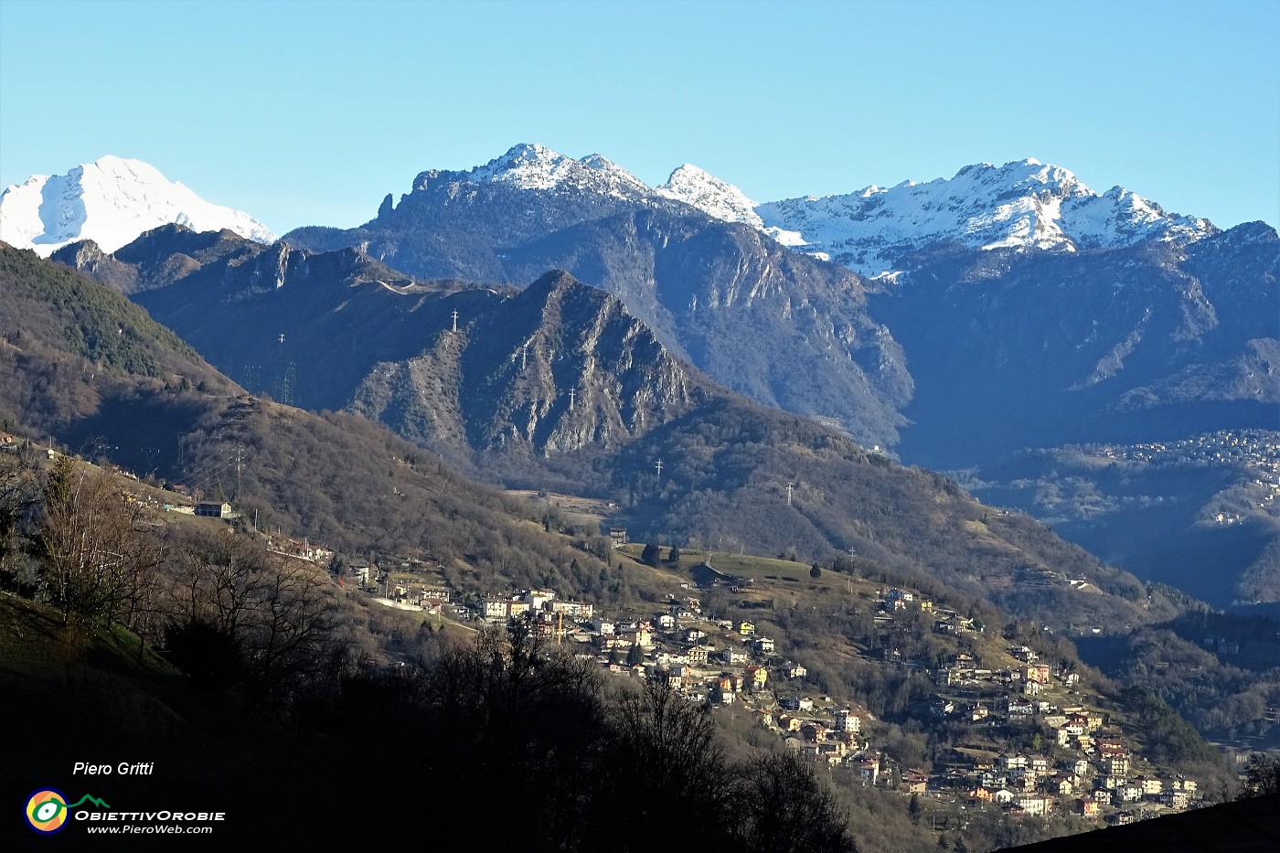 16 Vista in Alben preceduto dal Pizzo di Spino e Monte di Zogno.JPG